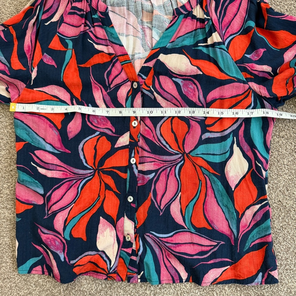 EVEREVE Multicolor Floral Button Down V Neck Blouse Women’s Size Medium EUC - Picture 7 of 8